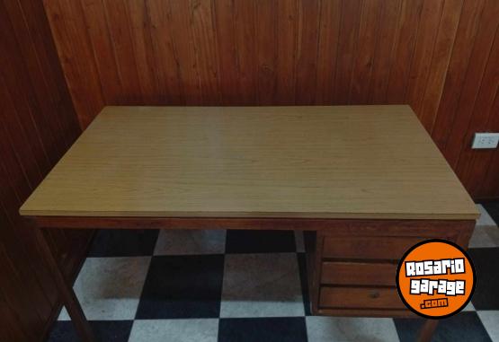 Otros - ESCRITORIOS DE MADERA CON CAJONES ,MUY BUEN ESTADO ,4 U/D - En Venta