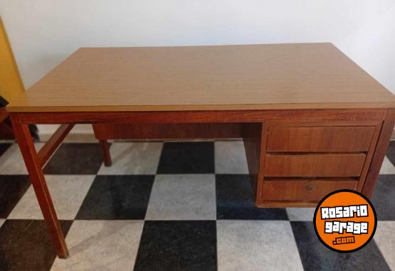 Otros - ESCRITORIOS DE MADERA CON CAJONES ,MUY BUEN ESTADO ,4 U/D - En Venta