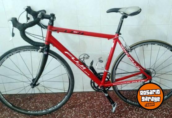 Deportes - SPORT MOTO:  BICICLETA DE CARRERA FUJI 18 VELOCIDADES SHIMANO 105  HORQUILLA DE CARBONO CUADRO DE ALUMINIO EXCELENTE ESTADO - En Venta