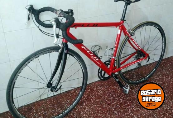 Deportes - SPORT MOTO:  BICICLETA DE CARRERA FUJI 18 VELOCIDADES SHIMANO 105  HORQUILLA DE CARBONO CUADRO DE ALUMINIO EXCELENTE ESTADO - En Venta