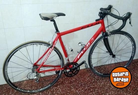Deportes - SPORT MOTO:  BICICLETA DE CARRERA FUJI 18 VELOCIDADES SHIMANO 105  HORQUILLA DE CARBONO CUADRO DE ALUMINIO EXCELENTE ESTADO - En Venta