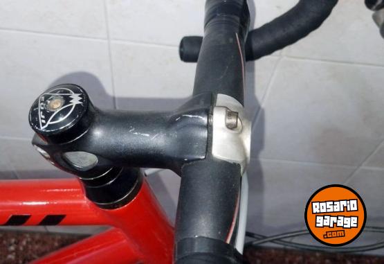 Deportes - SPORT MOTO:  BICICLETA DE CARRERA FUJI 18 VELOCIDADES SHIMANO 105  HORQUILLA DE CARBONO CUADRO DE ALUMINIO EXCELENTE ESTADO - En Venta
