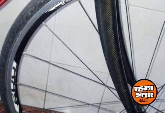 Deportes - SPORT MOTO:  BICICLETA DE CARRERA FUJI 18 VELOCIDADES SHIMANO 105  HORQUILLA DE CARBONO CUADRO DE ALUMINIO EXCELENTE ESTADO - En Venta