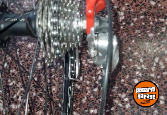 Deportes - SPORT MOTO:  BICICLETA DE CARRERA FUJI 18 VELOCIDADES SHIMANO 105  HORQUILLA DE CARBONO CUADRO DE ALUMINIO EXCELENTE ESTADO - En Venta