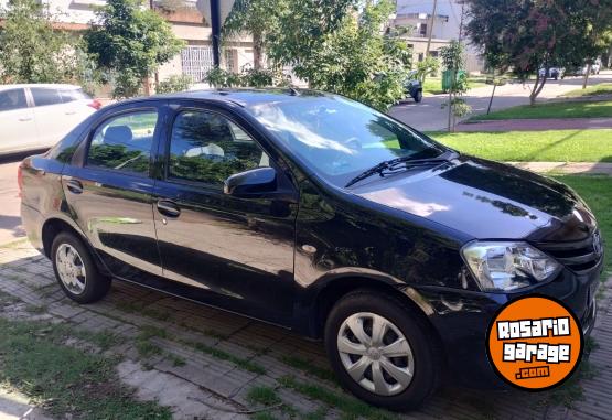 Autos - Toyota Etios 2013 Nafta 163200Km - En Venta