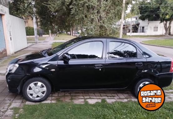 Autos - Toyota Etios 2013 Nafta 163200Km - En Venta