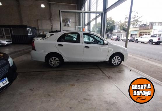 Autos - Toyota ETIOS caja manual 6 2023 Nafta  - En Venta