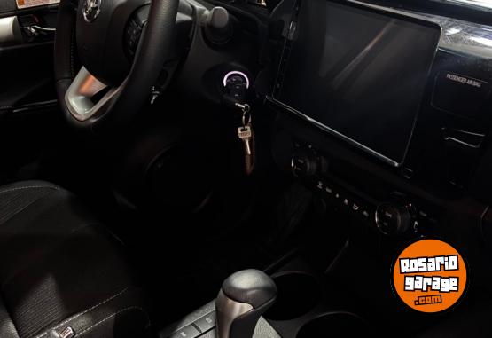 Camionetas - Toyota Hilux 2025 Diesel 15000Km - En Venta