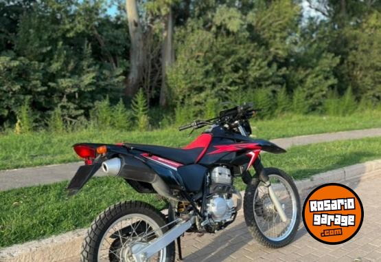 Motos - Honda XR Tornado 250 2022 Nafta 16000Km - En Venta