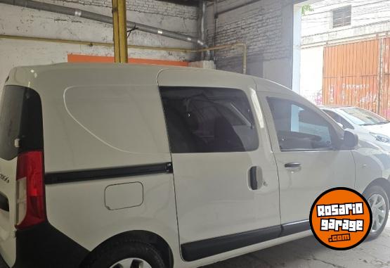 Utilitarios - Renault Kangoo II Express - EMOTI 2022 Nafta 117000Km - En Venta