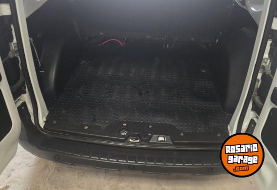 Utilitarios - Renault Kangoo II Express - EMOTI 2022 Nafta 117000Km - En Venta