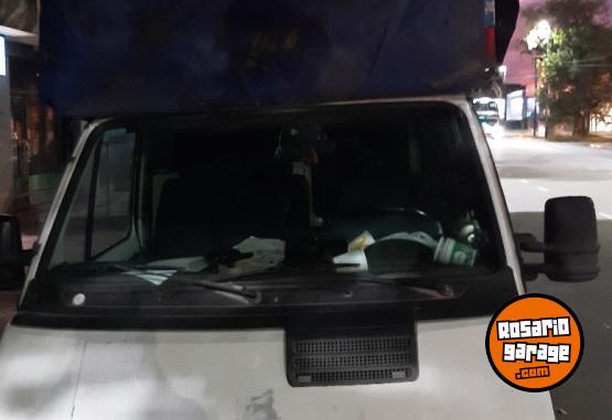 Utilitarios - Renault Rodeo 2002 Diesel 300000Km - En Venta