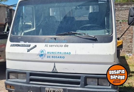 Camiones y Gr�as - Cami�n con gr�a y con caja para personas - En Venta