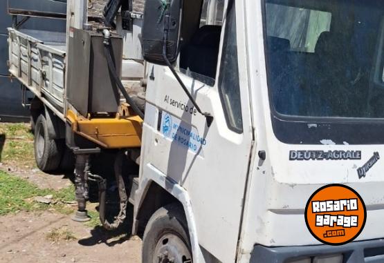 Camiones y Gr�as - Cami�n con gr�a y con caja para personas - En Venta