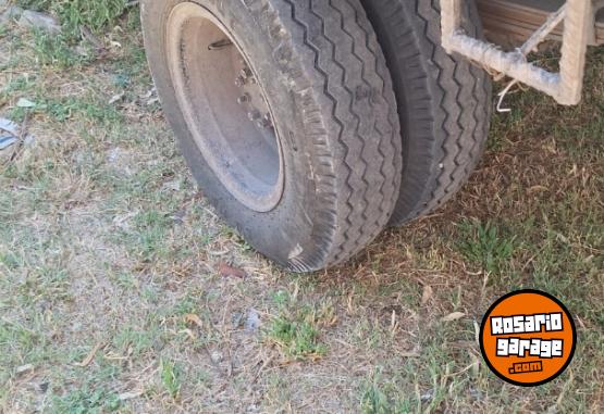 Camiones y Gr�as - Cami�n con gr�a y con caja para personas - En Venta