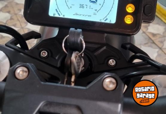 Motos - Benelli Leoncino 250 2023 Nafta 3600Km - En Venta