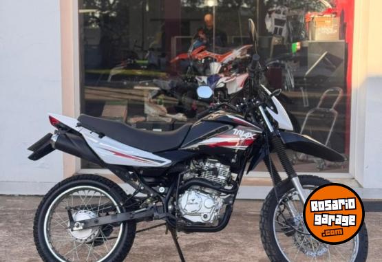 Motos - Corven TRIAX 150 2019 Nafta 10000Km - En Venta
