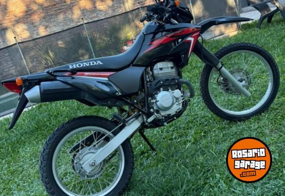 Motos - Honda TORNADO 2021 Nafta 13400Km - En Venta