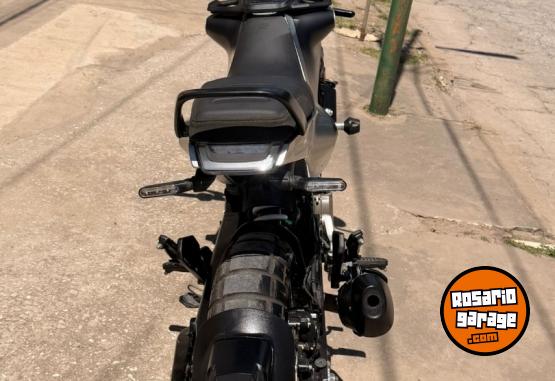 Motos - Husqvarna Svartpilen 401 2021 Nafta 4500Km - En Venta