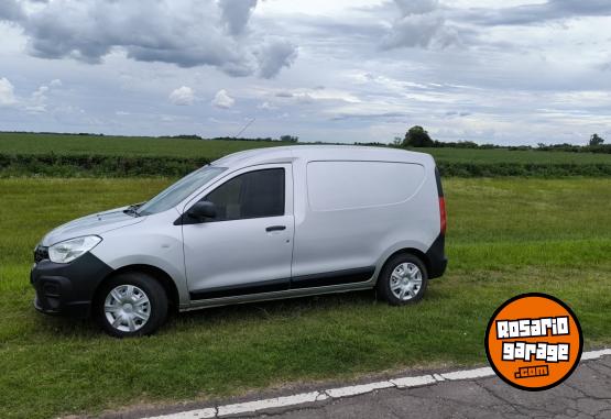 Utilitarios - Renault Kangoo 2020 Diesel 117000Km - En Venta