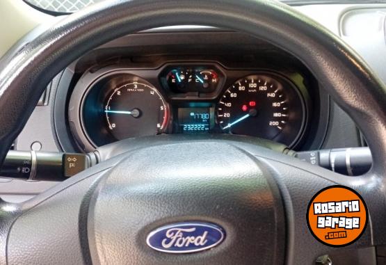 Camionetas - Ford Ranger 4x4 XL 2017 Diesel 230000Km - En Venta