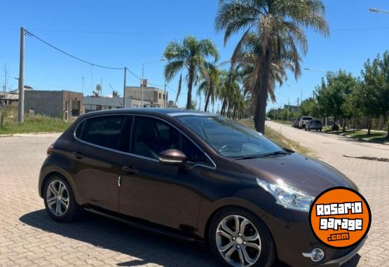 Autos - Peugeot 208 2014 Nafta 72500Km - En Venta