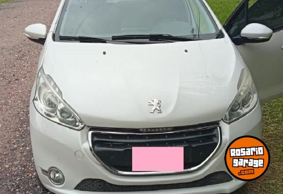 Autos - Peugeot 208 2014 Nafta 130800Km - En Venta