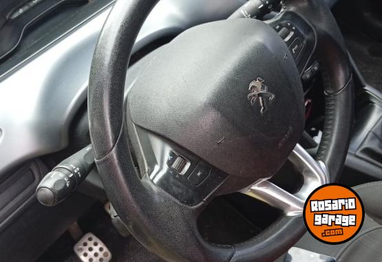 Autos - Peugeot 208 2014 Nafta 130800Km - En Venta