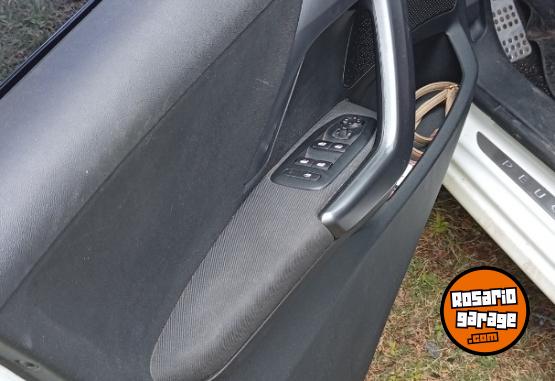 Autos - Peugeot 208 2014 Nafta 130800Km - En Venta
