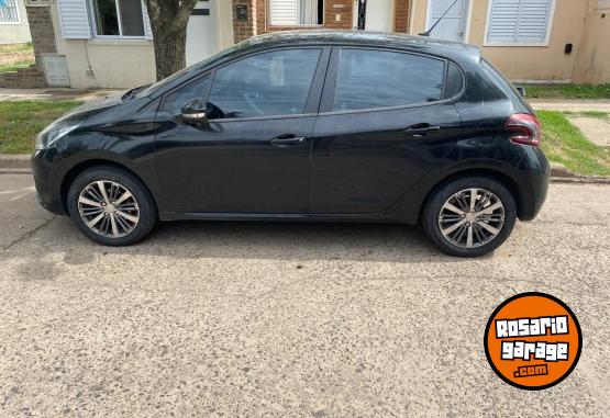 Autos - Peugeot 208 Allure 2018 Nafta 102000Km - En Venta