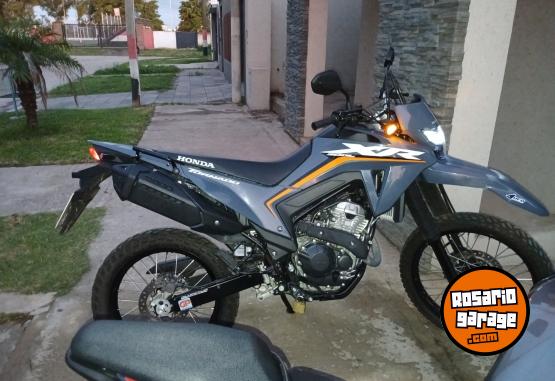 Motos - Honda Tornado 300l 2025 Nafta 2000Km - En Venta