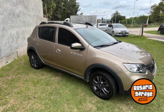 Autos - Renault Intens 2023 Nafta 42000Km - En Venta