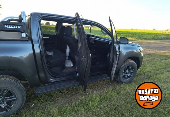 Camionetas - Toyota Hilux 2023 Diesel 40000Km - En Venta