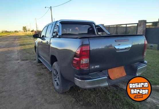 Camionetas - Toyota Hilux 2023 Diesel 40000Km - En Venta