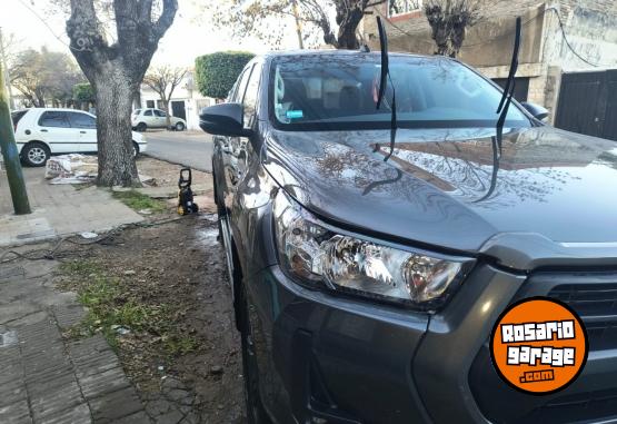 Camionetas - Toyota Hilux 2023 Diesel 40000Km - En Venta