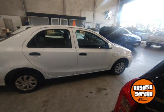 Autos - Toyota ETIOS caja manual 6 2023 Nafta  - En Venta