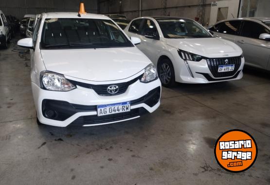 Autos - Toyota ETIOS caja manual 6 2023 Nafta  - En Venta