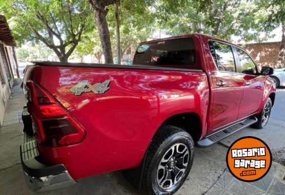 Camionetas - Toyota Hilux Srx 4x4 2021 Nafta 30000Km - En Venta
