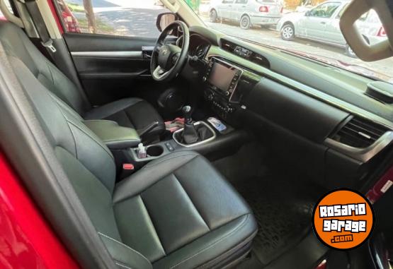 Camionetas - Toyota Hilux Srx 4x4 2021 Nafta 30000Km - En Venta