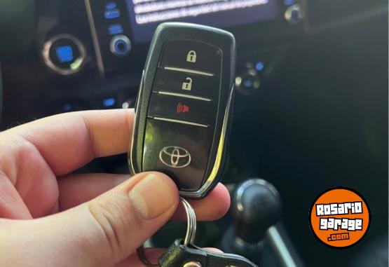 Camionetas - Toyota Hilux Srx 4x4 2021 Nafta 30000Km - En Venta