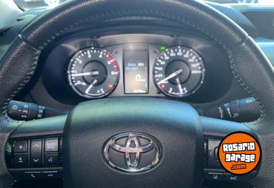 Camionetas - Toyota Hilux Srx 4x4 2021 Nafta 30000Km - En Venta