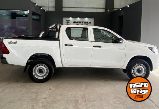 Camionetas - Toyota Hilux DX 4x4 2021 Diesel 102600Km - En Venta