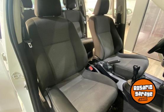 Camionetas - Toyota Hilux DX 4x4 2021 Diesel 102600Km - En Venta