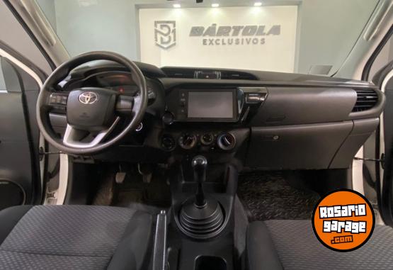 Camionetas - Toyota Hilux DX 4x4 2021 Diesel 102600Km - En Venta