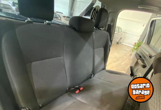 Camionetas - Toyota Hilux DX 4x4 2021 Diesel 102600Km - En Venta