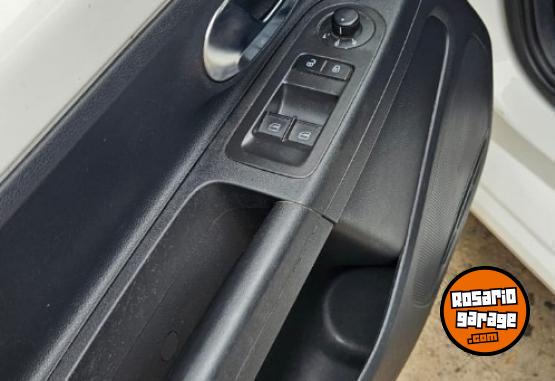 Autos - Volkswagen Up high Line 3P 2016 Nafta 143000Km - En Venta