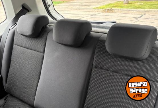 Autos - Volkswagen Up high Line 3P 2016 Nafta 143000Km - En Venta