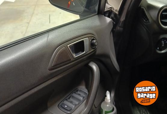 Autos - Ford Fiesta kinetic se plus 2014 Nafta 215000Km - En Venta