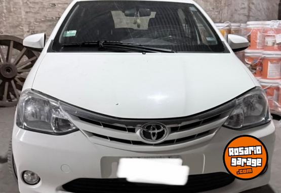 Autos - Toyota Etios XLS 2014 Nafta 100000Km - En Venta