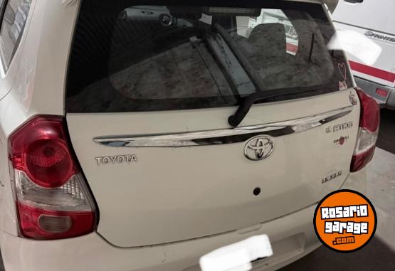 Autos - Toyota Etios XLS 2014 Nafta 100000Km - En Venta